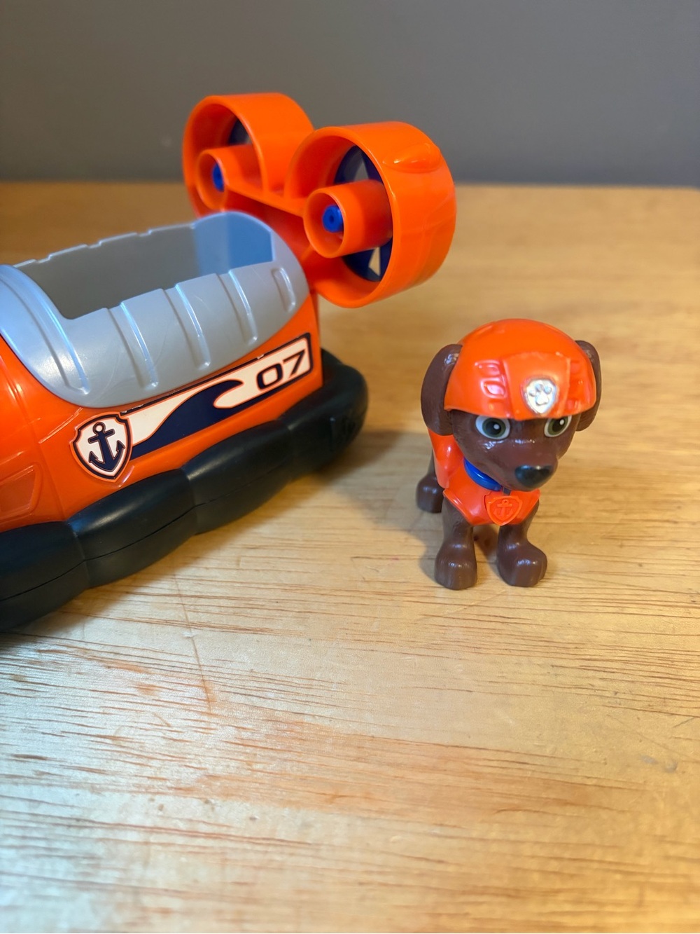 Paw Patrol Zuma Rescue Hovercraft with Zuma Figure